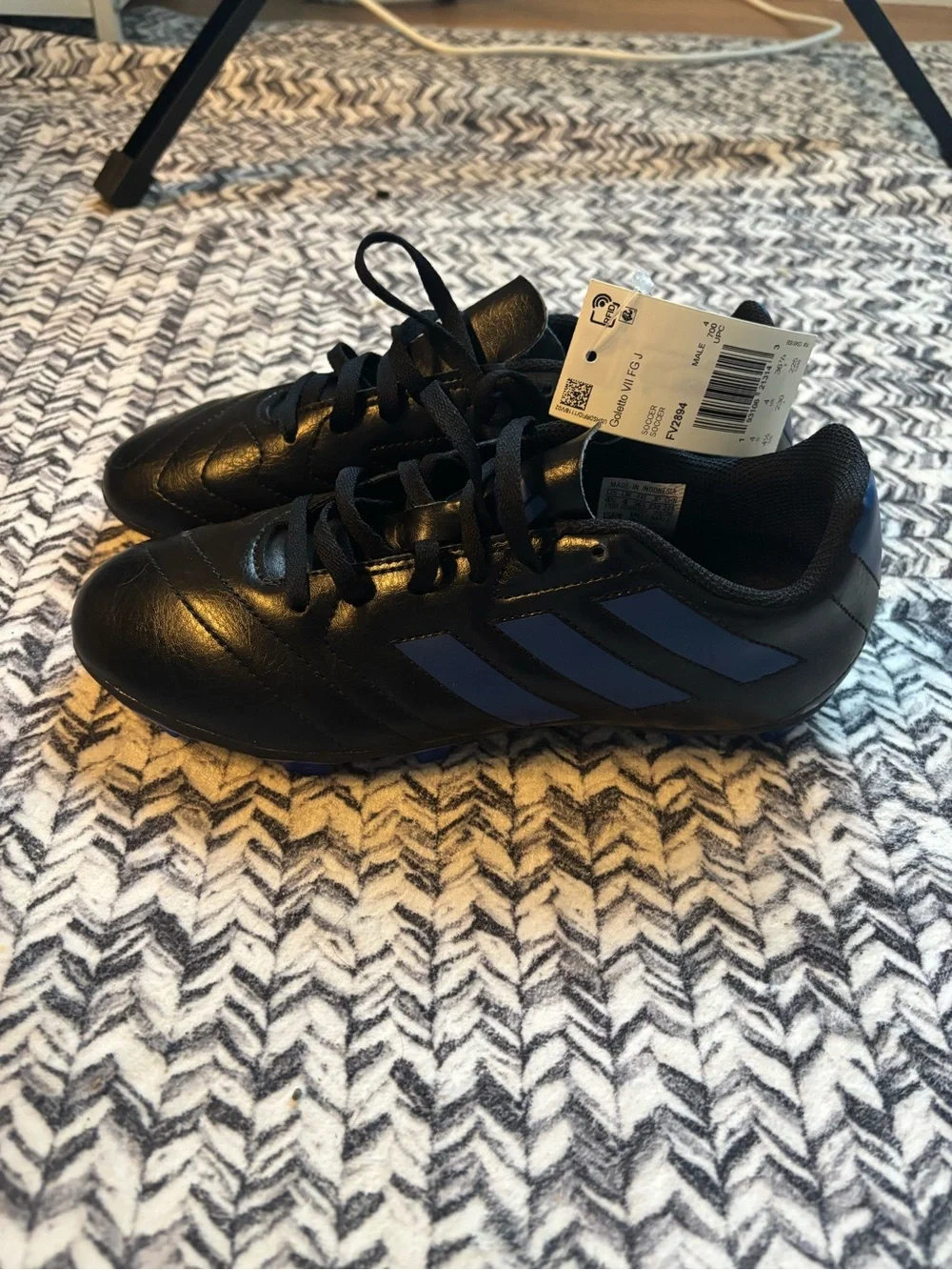 Brand New NWT Adidas Goletto Boys Sports Soccer Cleats Black and Blue size 4.5
